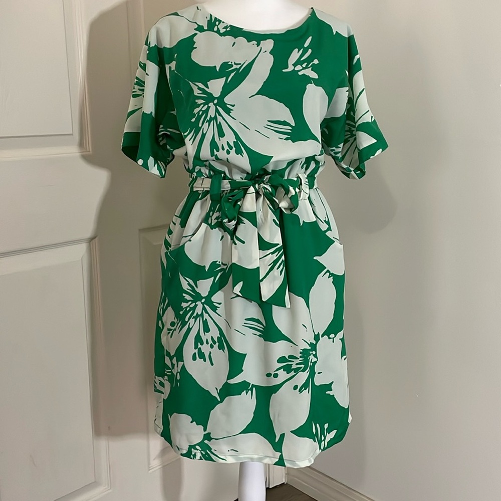 New Directions Short Sleeve Lined Floral Dress Pockets Elastic Waist Sz 8